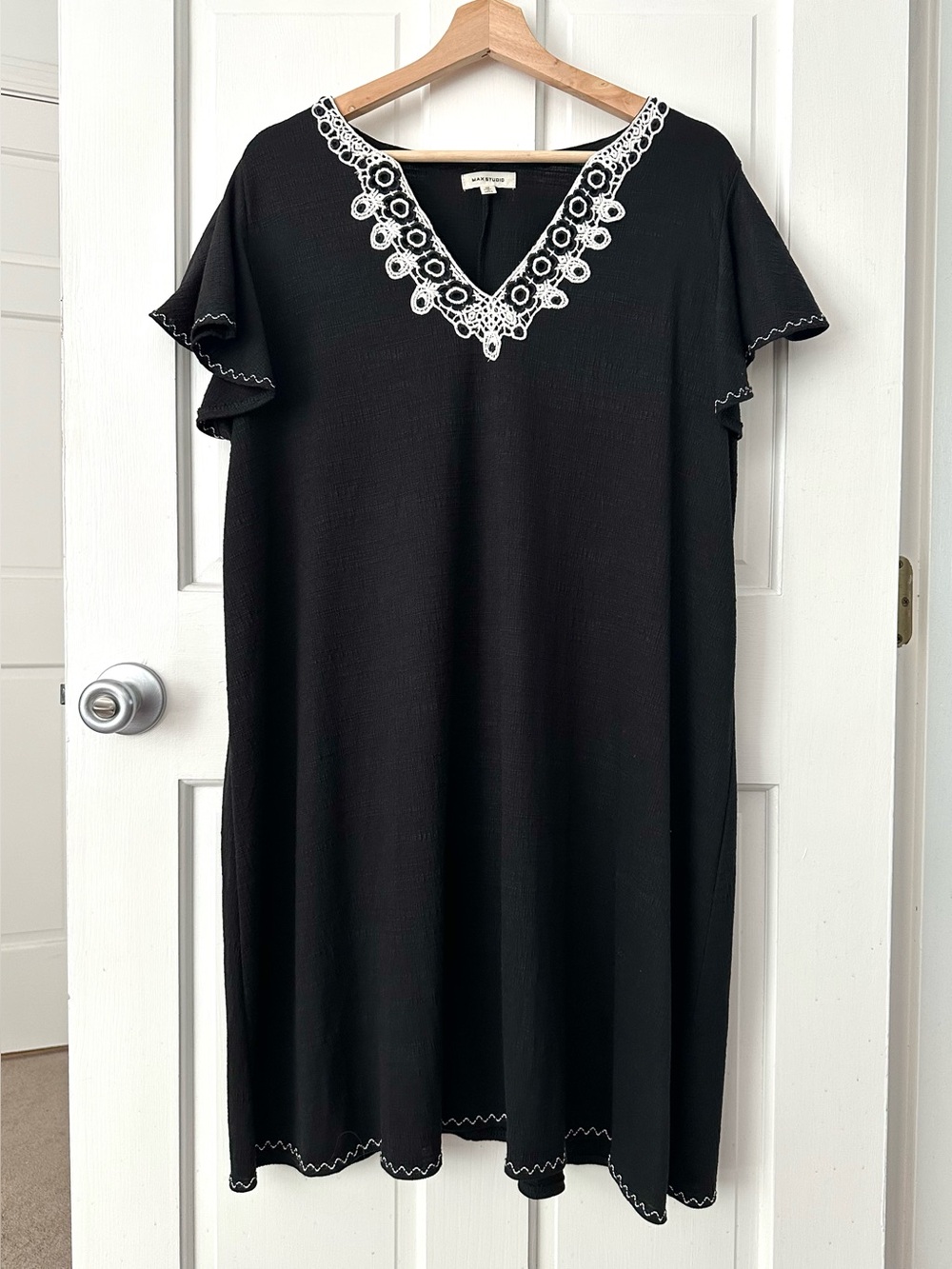 Max Studio Black V-Neck Dress Cover-up White Crochet Trim Size 1X